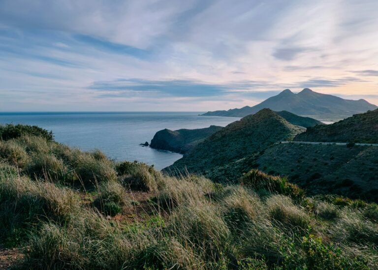 Cabo de Gata, un enclave histórico marcado por la geología y el Mediterráneo.