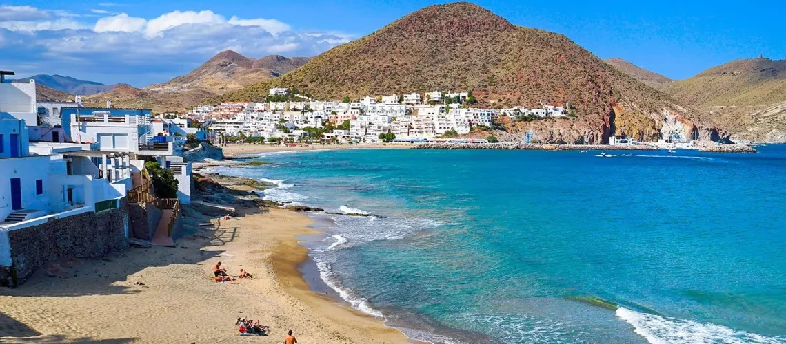 Cabo de Gata: un desierto junto al mar que redefine el turismo en Andalucía.Cabo de Gata: un desierto junto al mar que redefine el turismo en Andalucía.Cabo de Gata: un desierto junto al mar que redefine el turismo en Andalucía.